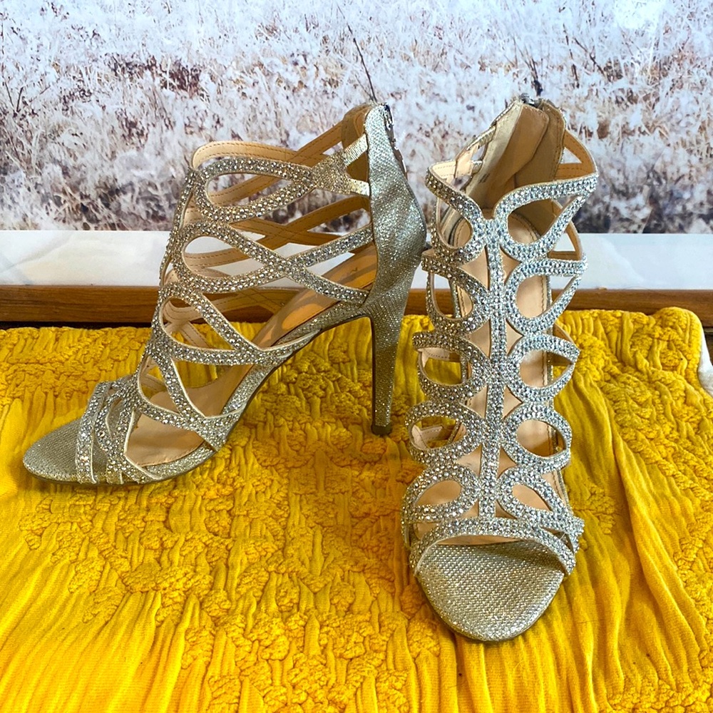 Maripe Women’s Size 8 Rhinestone Regal Heels